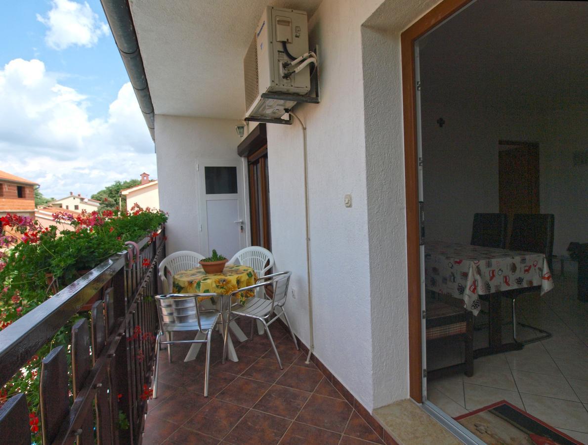 Apartments Mirko 647 Pula Exterior photo